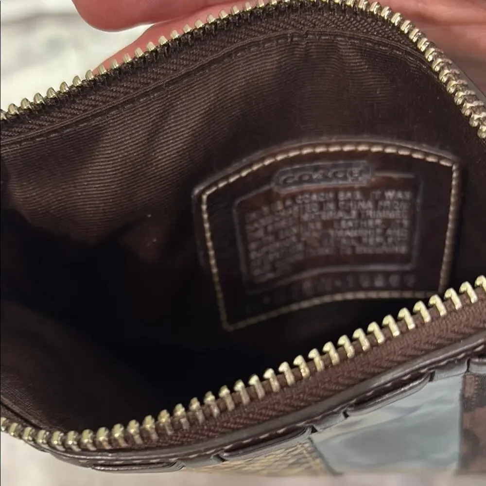 Coach Brown Tan Crossbody Bag with Sleek Design - Picture 2 of 6